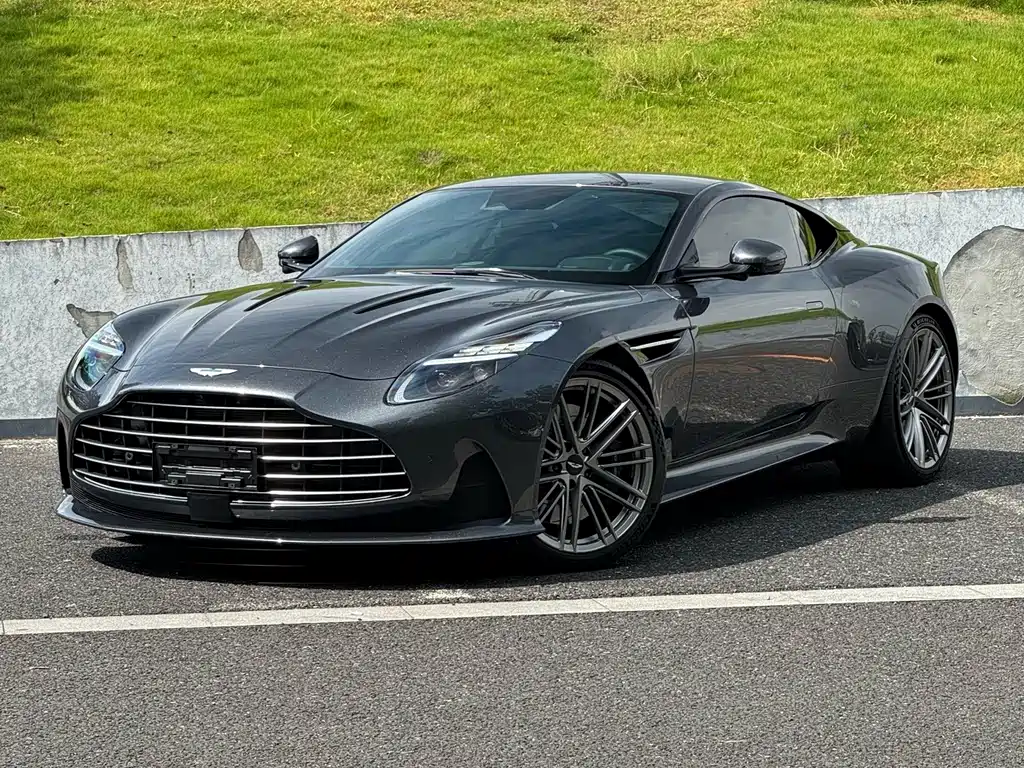 Aston Martin DB12