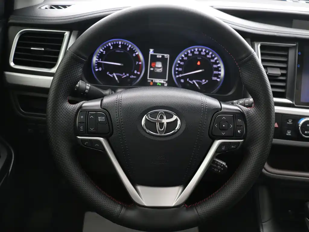 Toyota Highlander — фото 15