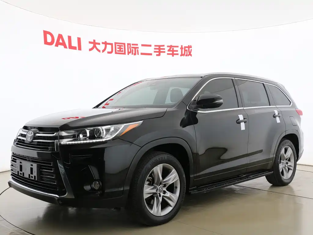 Toyota Highlander — фото 1