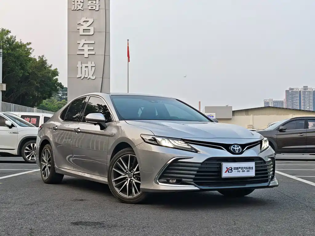 Toyota Camry — фото 4