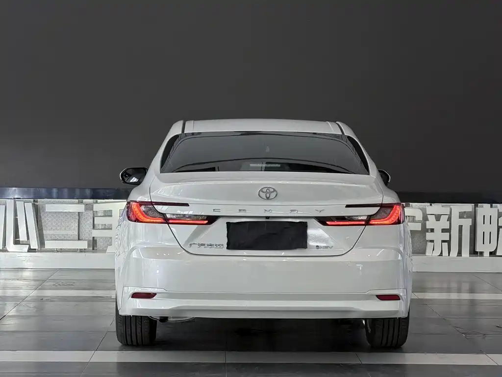 Toyota Camry — фото 4