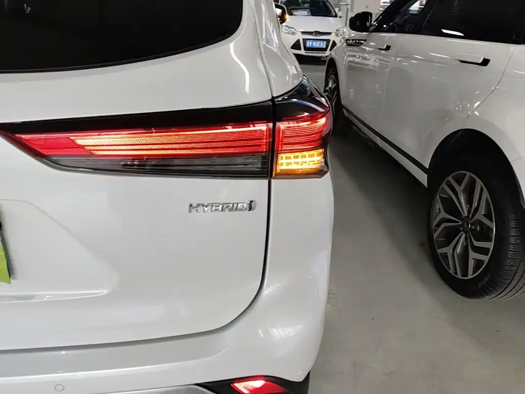 Toyota Highlander — фото 7