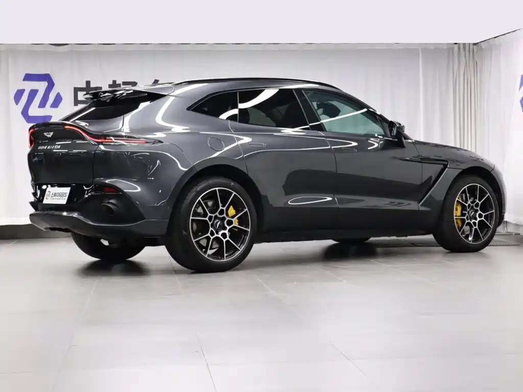Aston Martin DBX — фото 3