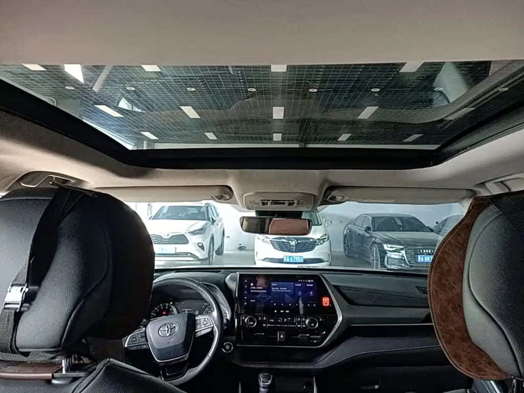 Toyota Highlander — фото 17