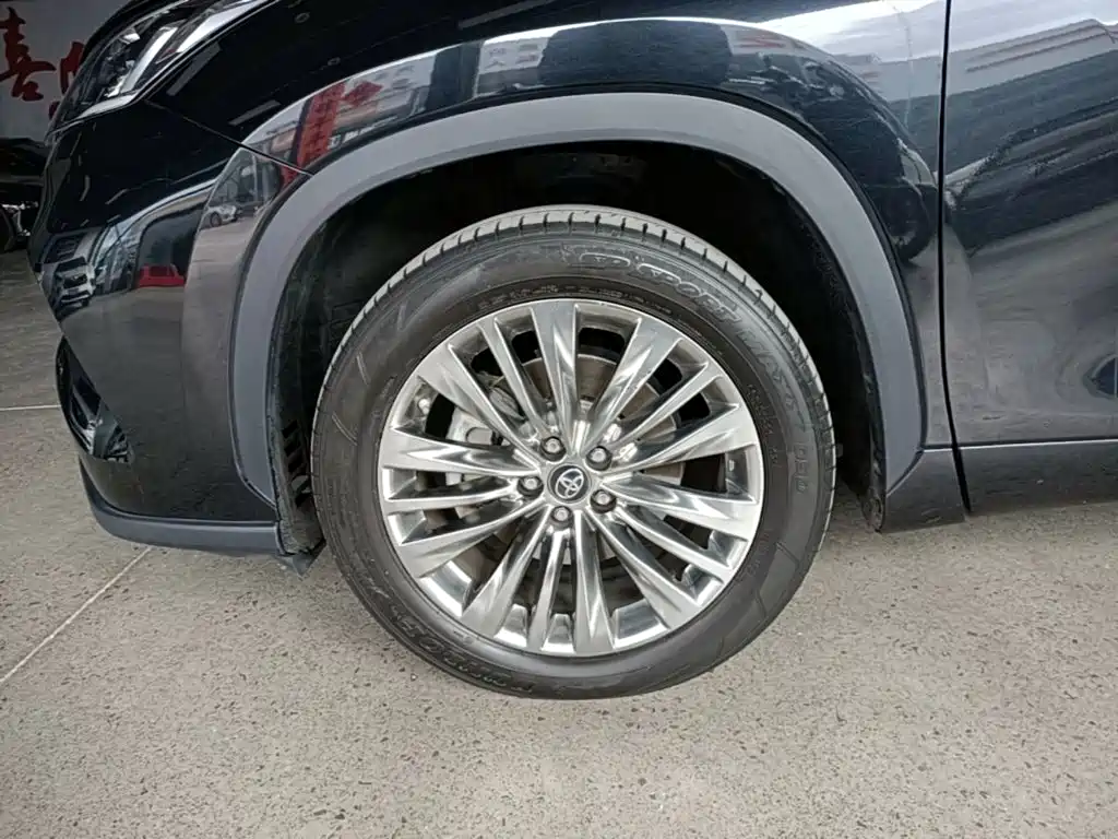 Toyota Highlander — фото 22