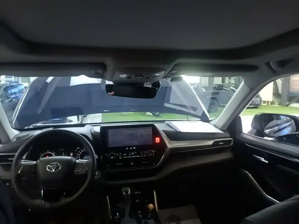 Toyota Highlander — фото 17