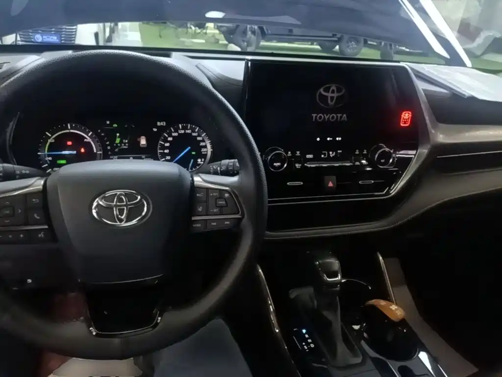 Toyota Highlander — фото 9