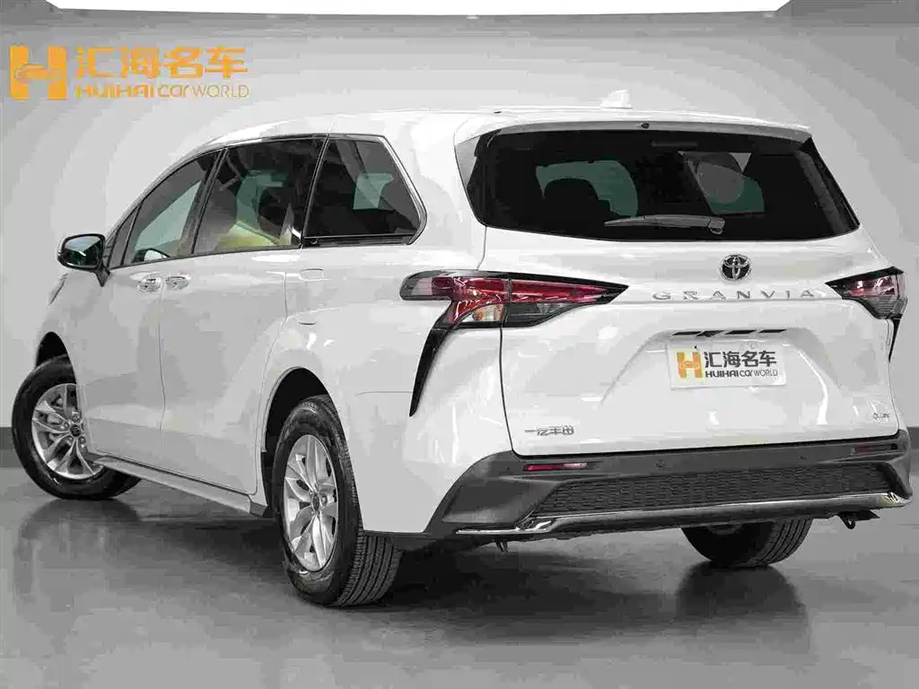 Toyota Granvia — фото 4