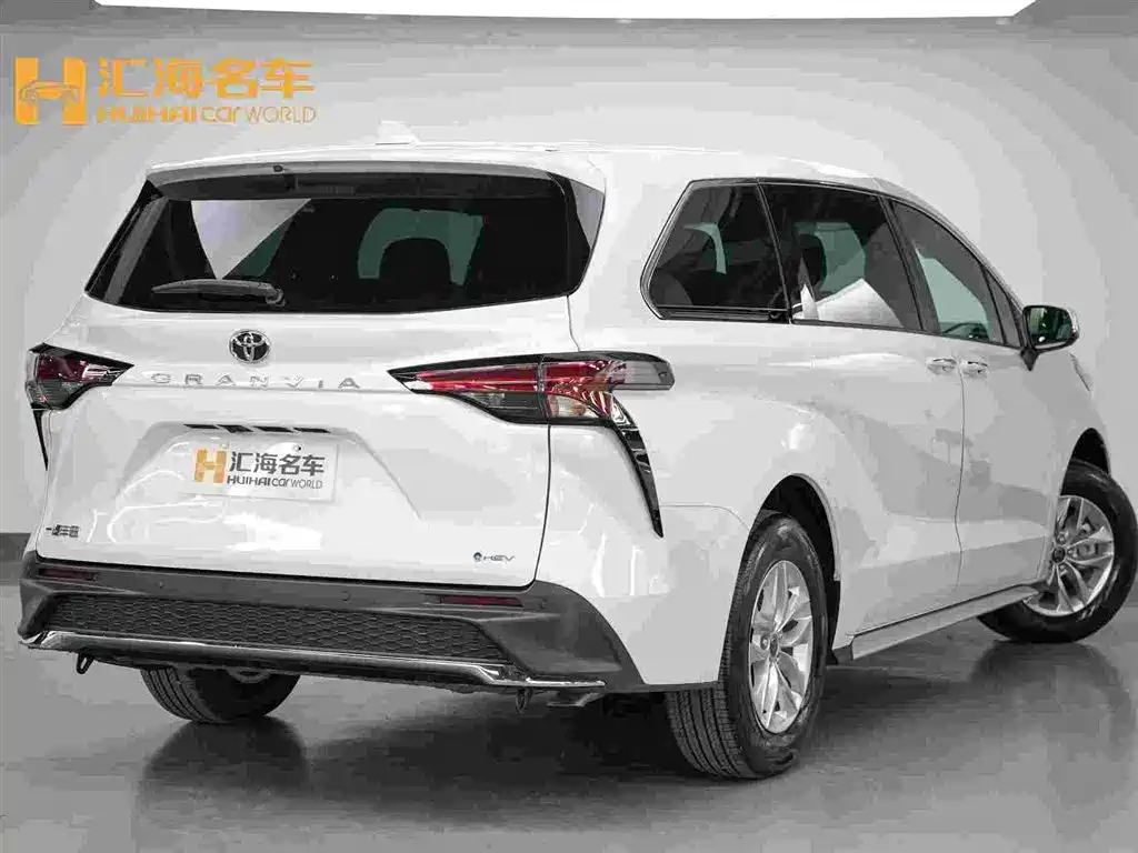 Toyota Granvia — фото 6
