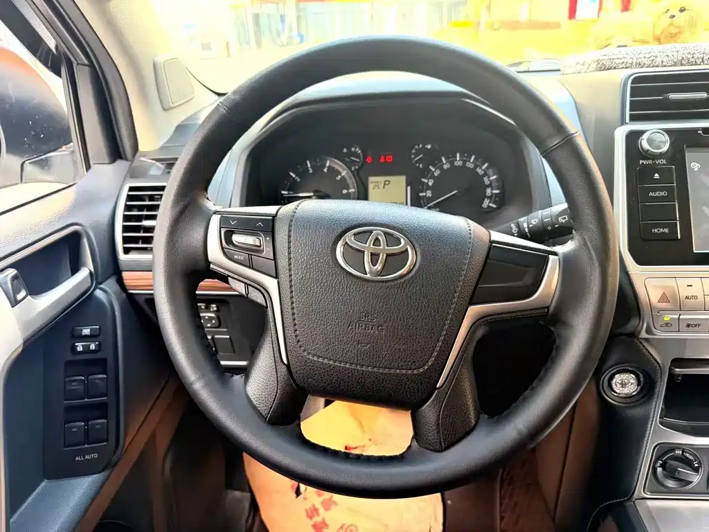 Toyota Prado — фото 4