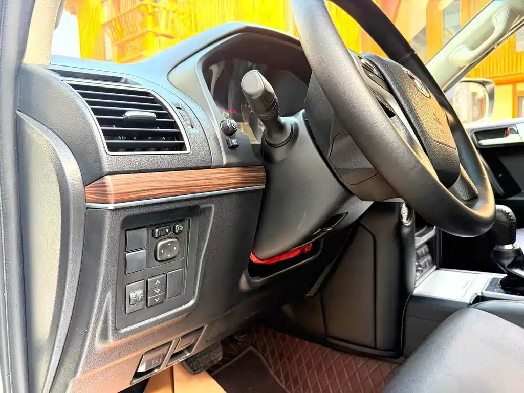 Toyota Prado — фото 7