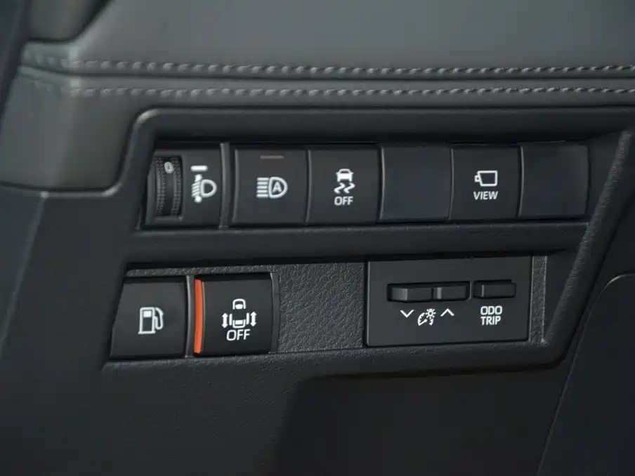 Toyota Granvia — фото 11