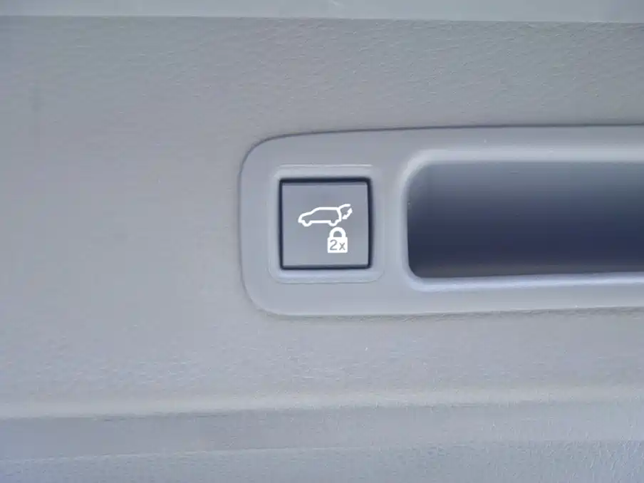 Toyota Granvia — фото 14
