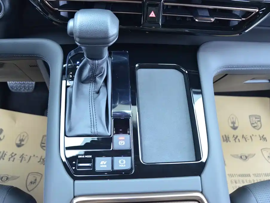 Toyota Granvia — фото 9