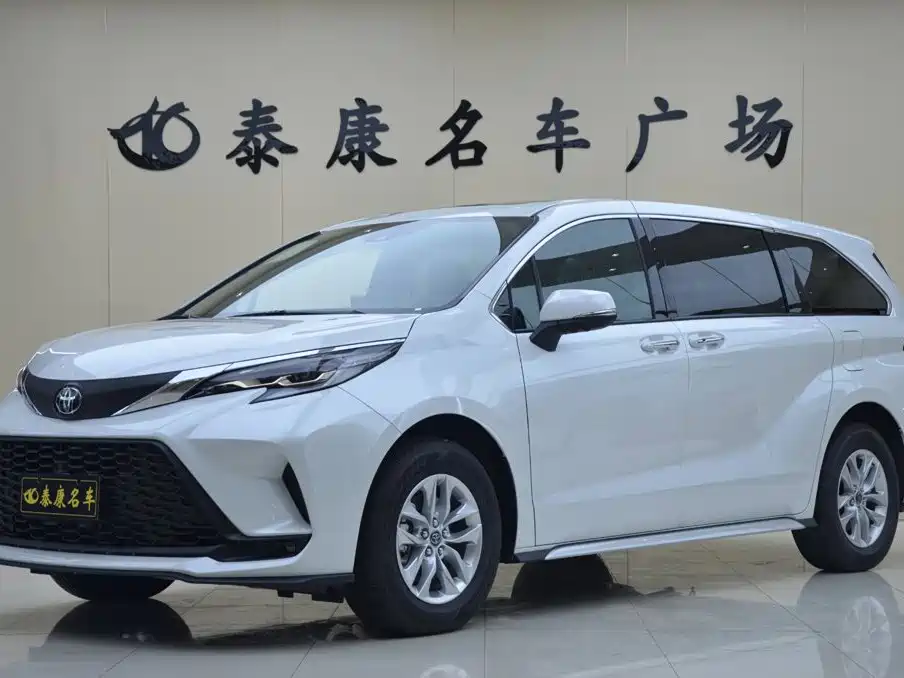 Toyota Granvia — фото 1