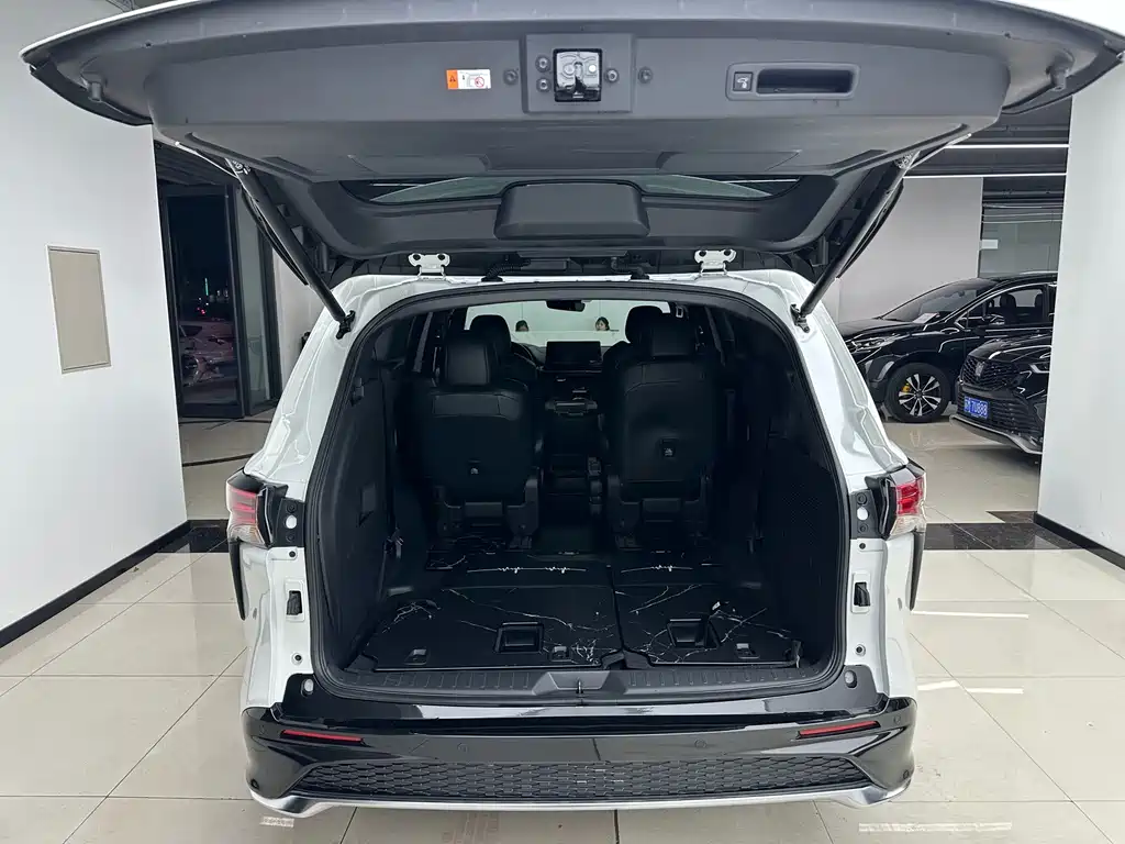 Toyota Granvia — фото 9