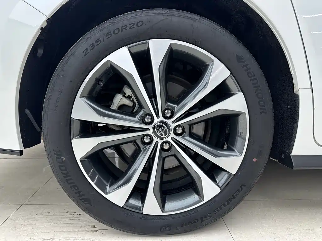 Toyota Granvia — фото 10