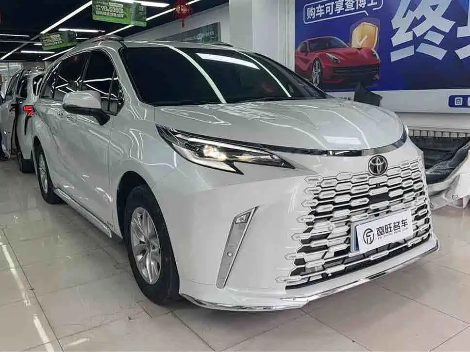 Toyota Granvia — фото 3
