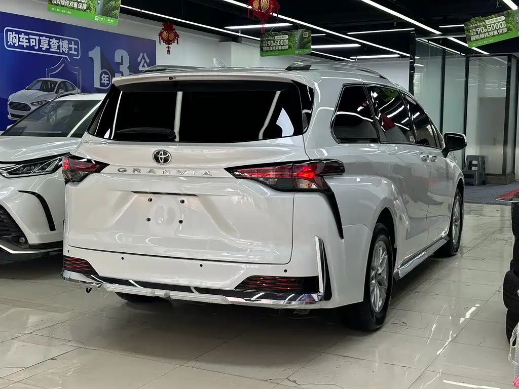 Toyota Granvia — фото 4