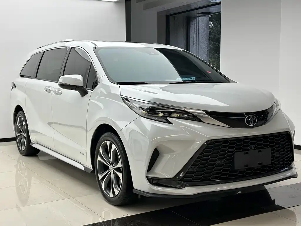 Toyota Granvia — фото 3