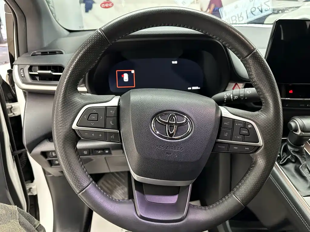 Toyota Granvia — фото 5