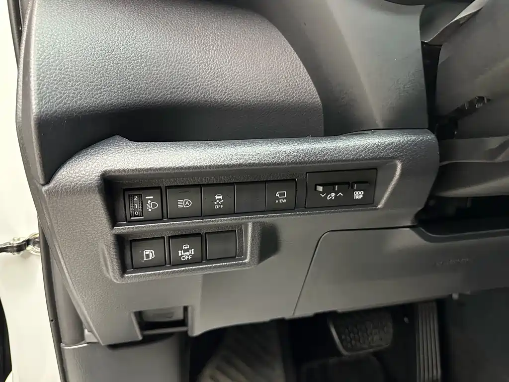 Toyota Granvia — фото 6