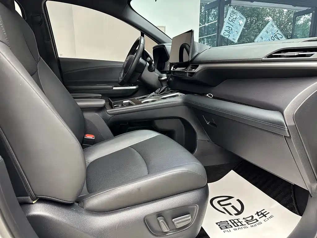 Toyota Granvia — фото 10