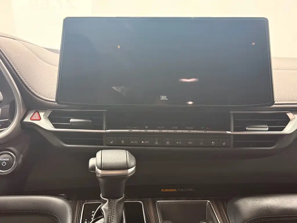 Toyota Granvia — фото 13