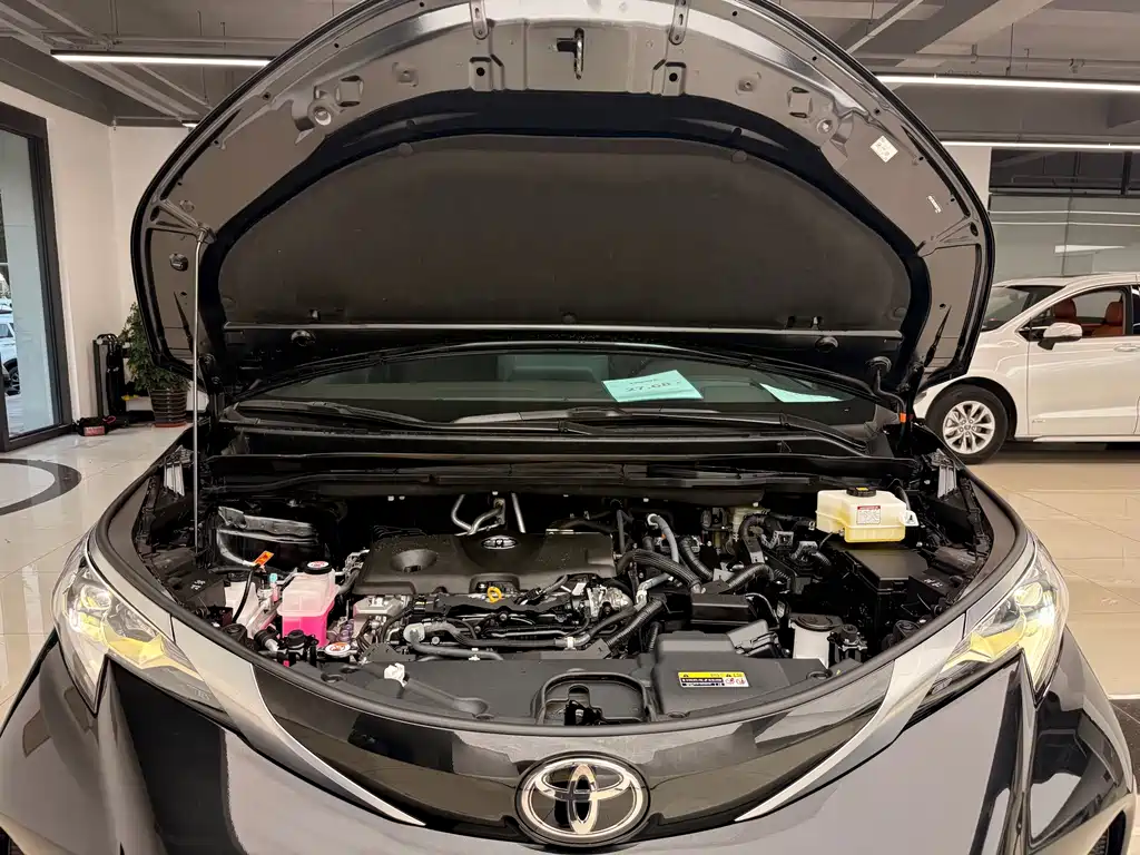 Toyota Granvia — фото 17
