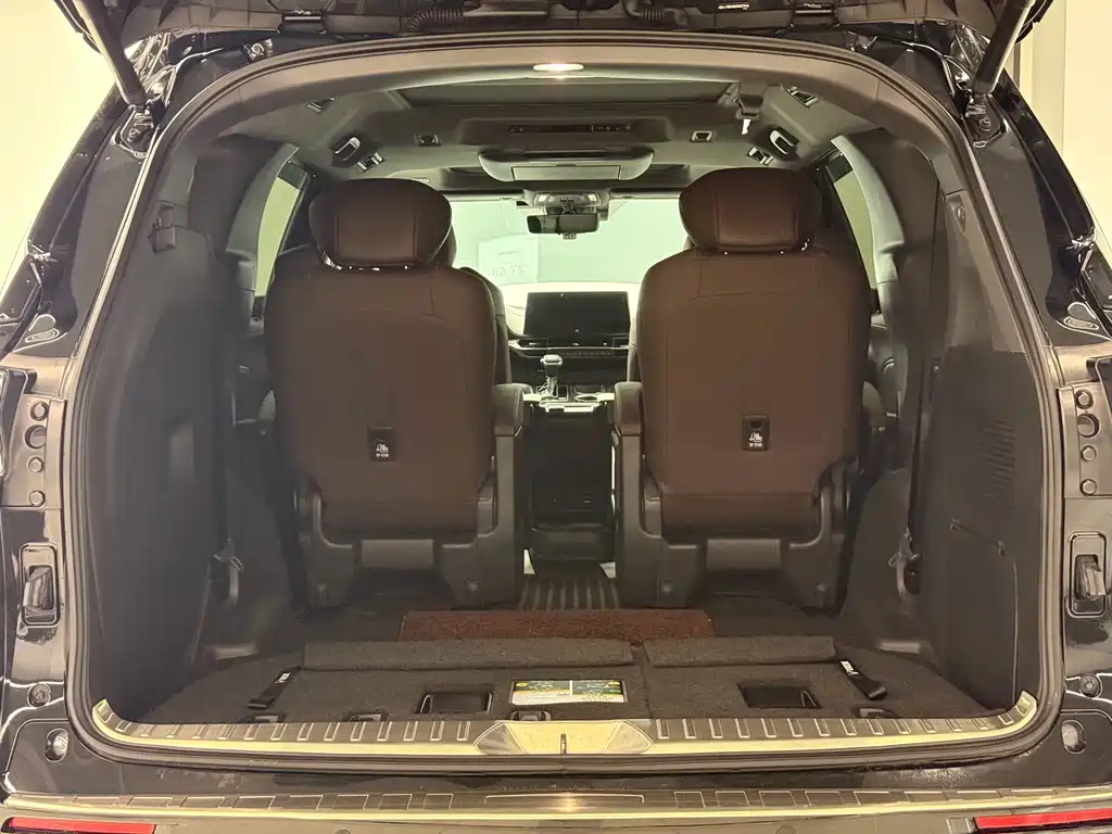 Toyota Granvia — фото 18
