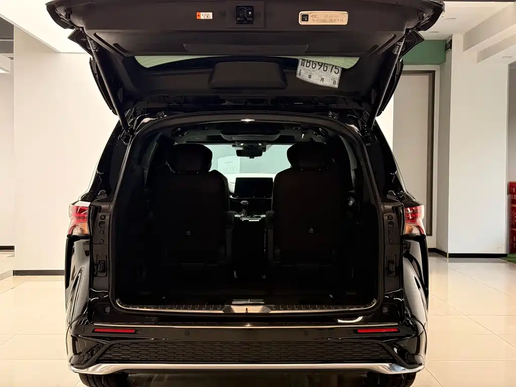 Toyota Granvia — фото 19