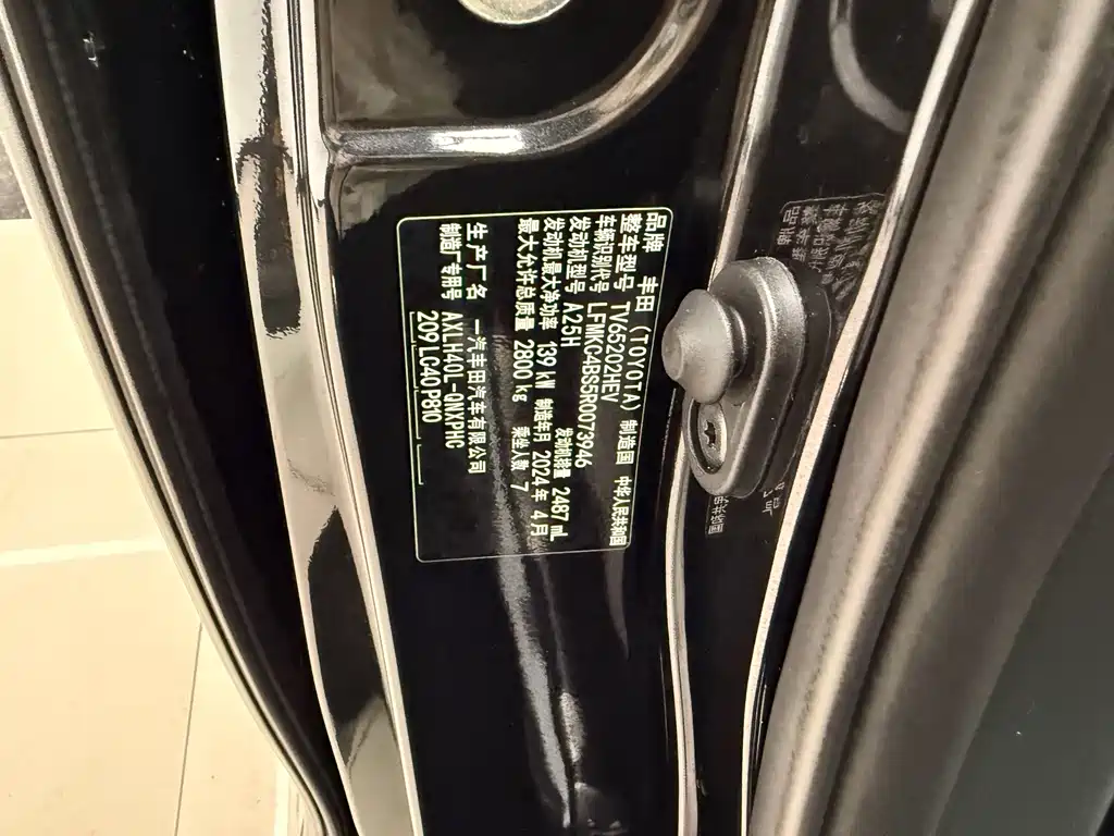 Toyota Granvia — фото 24
