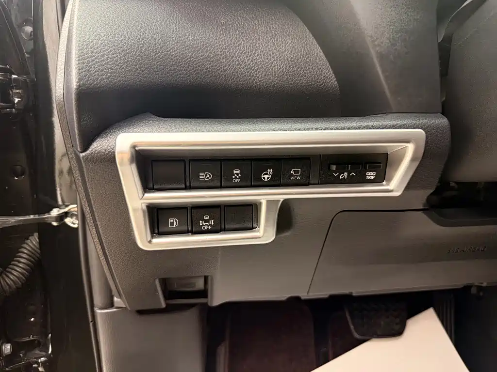 Toyota Granvia — фото 6