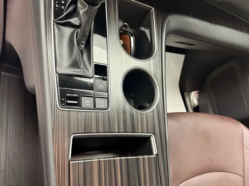 Toyota Granvia — фото 7