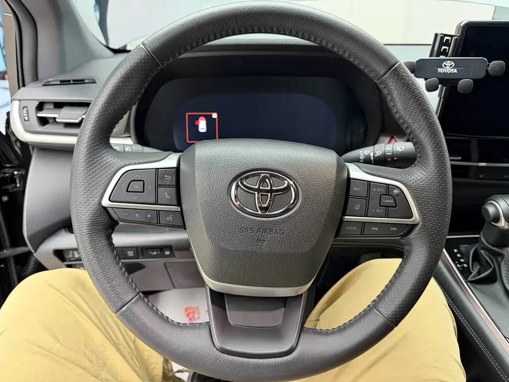 Toyota Granvia — фото 8