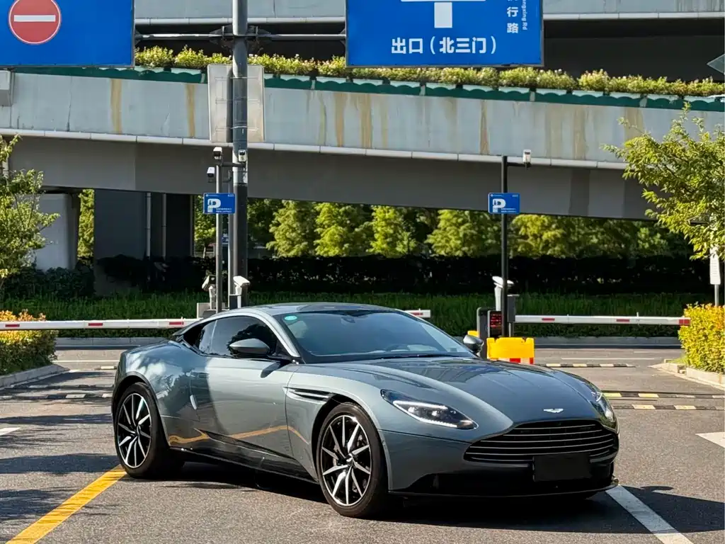 Aston Martin DB11 — фото 2