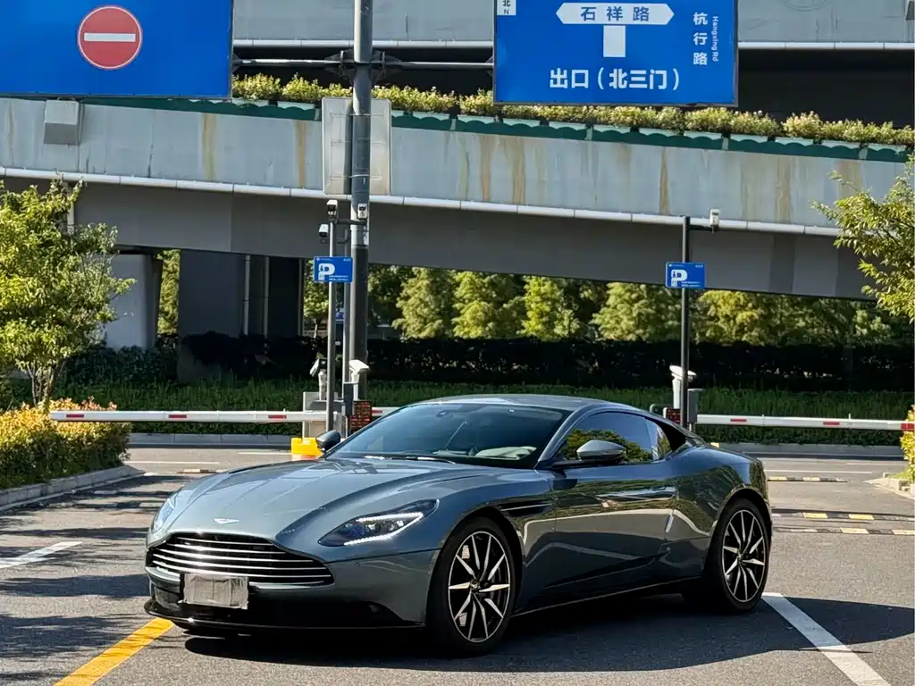 Aston Martin DB11 — фото 3