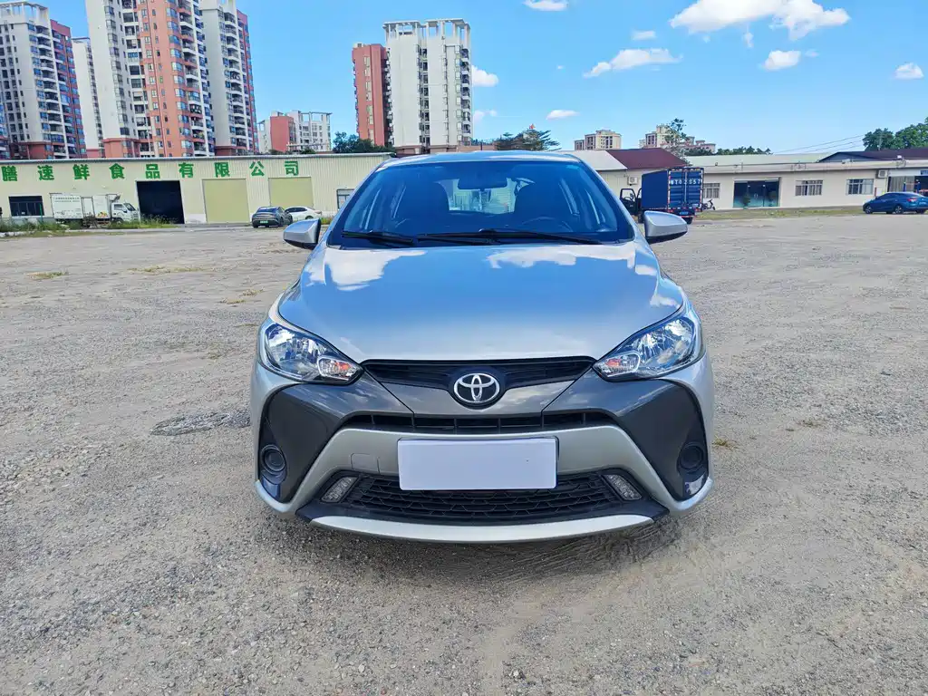 Toyota Yaris L — фото 2