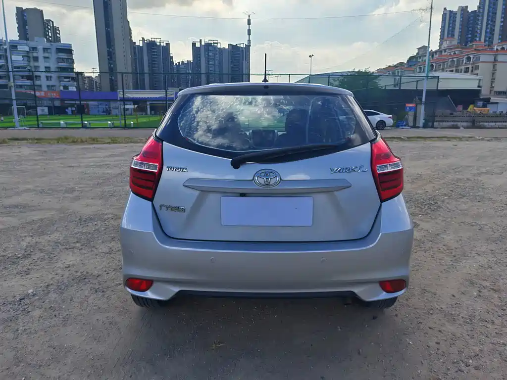 Toyota Yaris L — фото 14