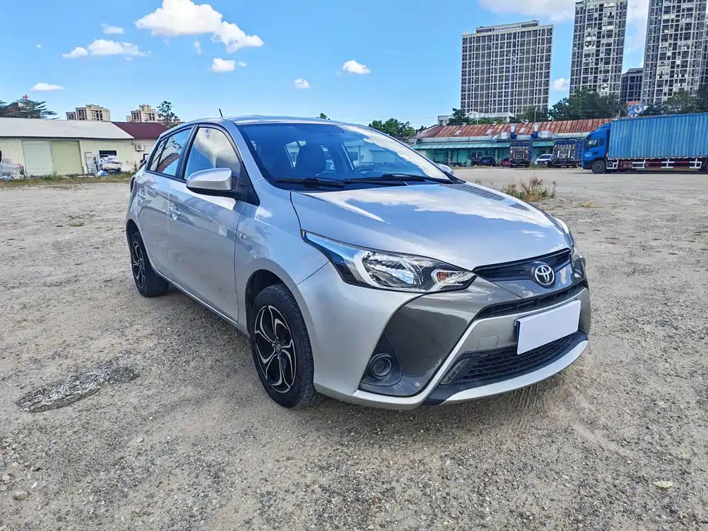 Toyota Yaris L — фото 3