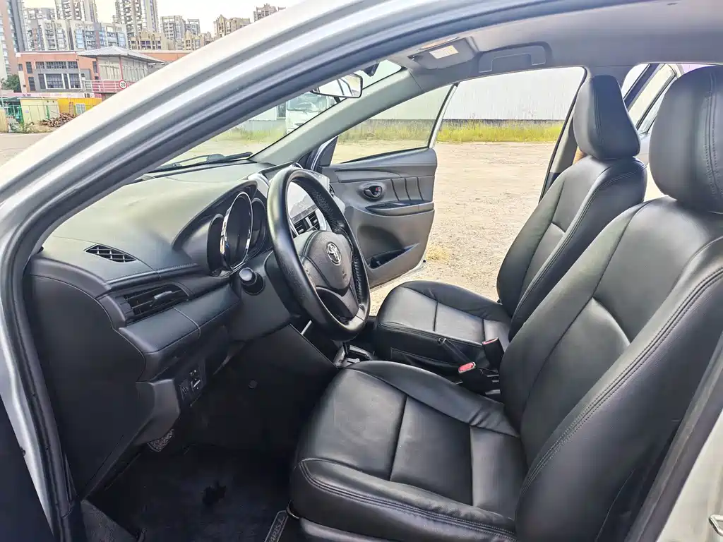 Toyota Yaris L — фото 6