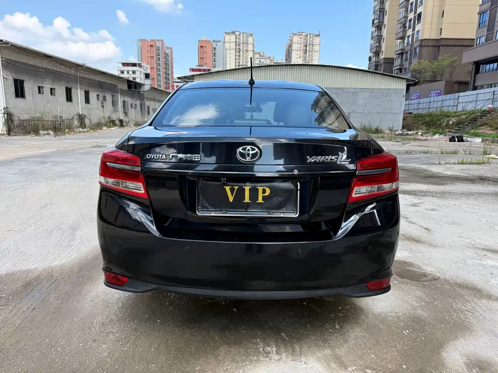 Toyota Yaris L — фото 4
