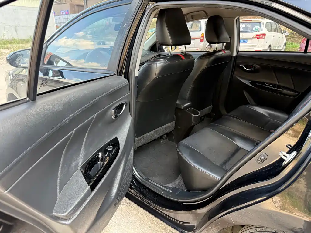 Toyota Yaris L — фото 8