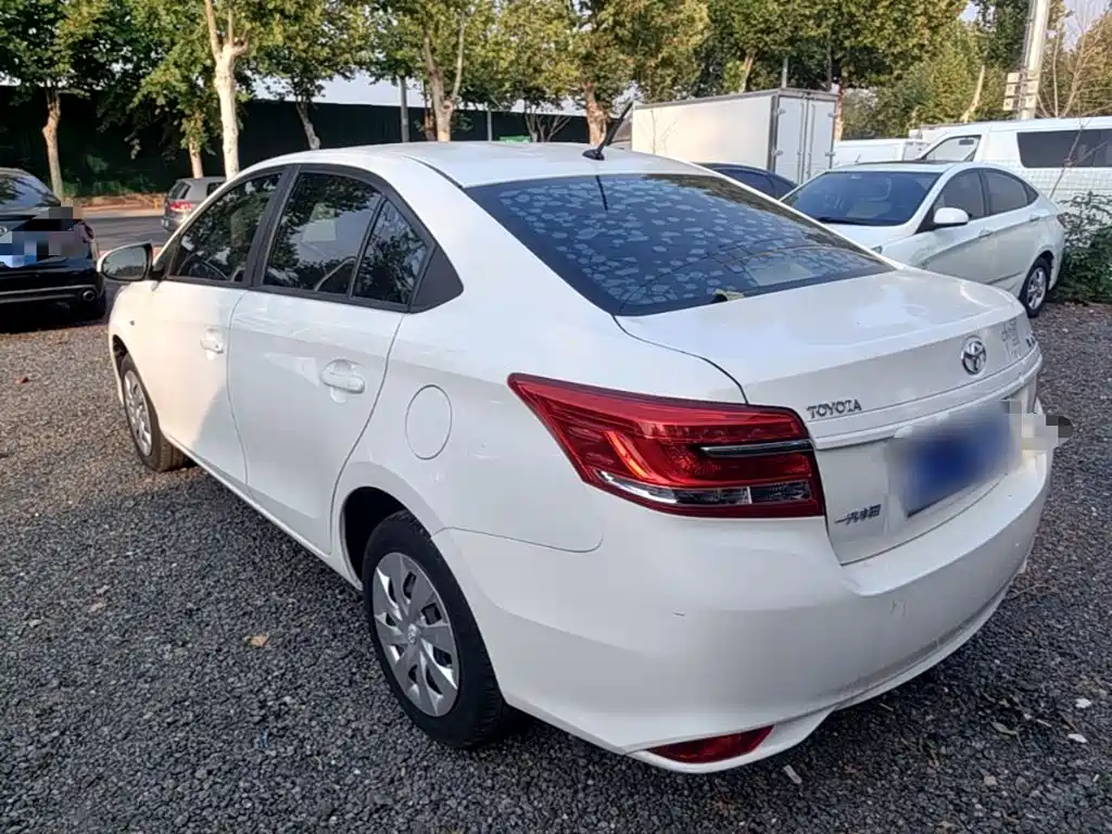Toyota Vios — фото 4