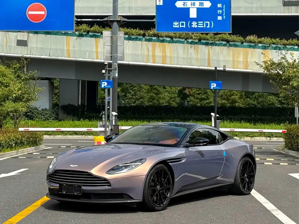 Aston Martin DB11 — фото 3