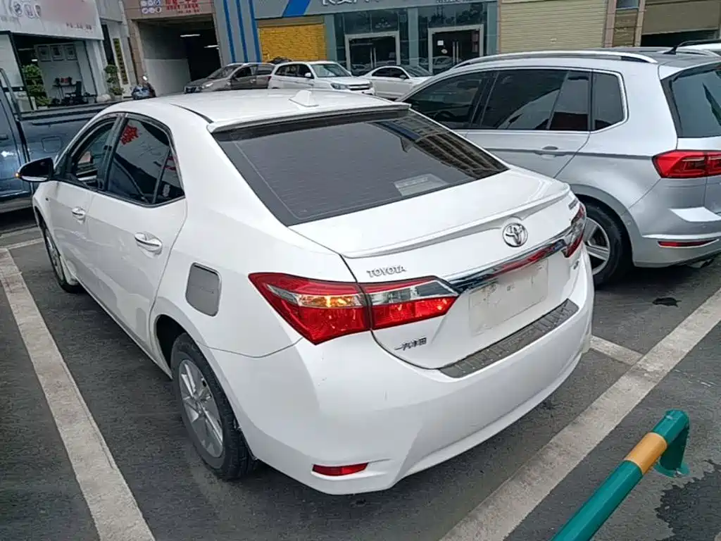 Toyota Corolla — фото 4