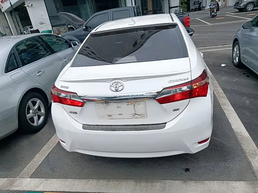 Toyota Corolla — фото 5