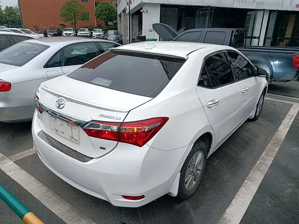 Toyota Corolla — фото 6