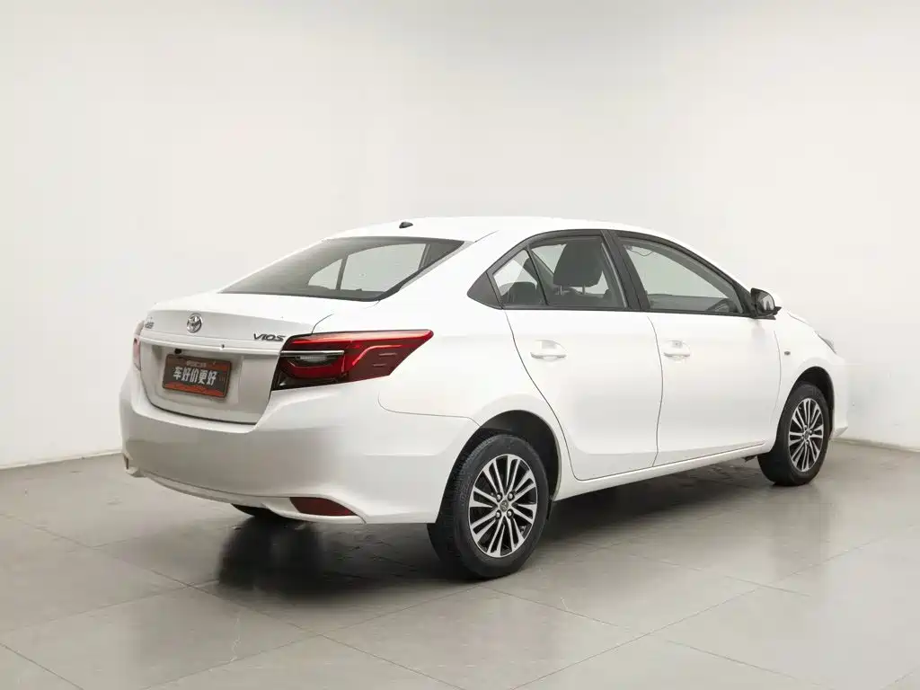 Toyota Vios — фото 2