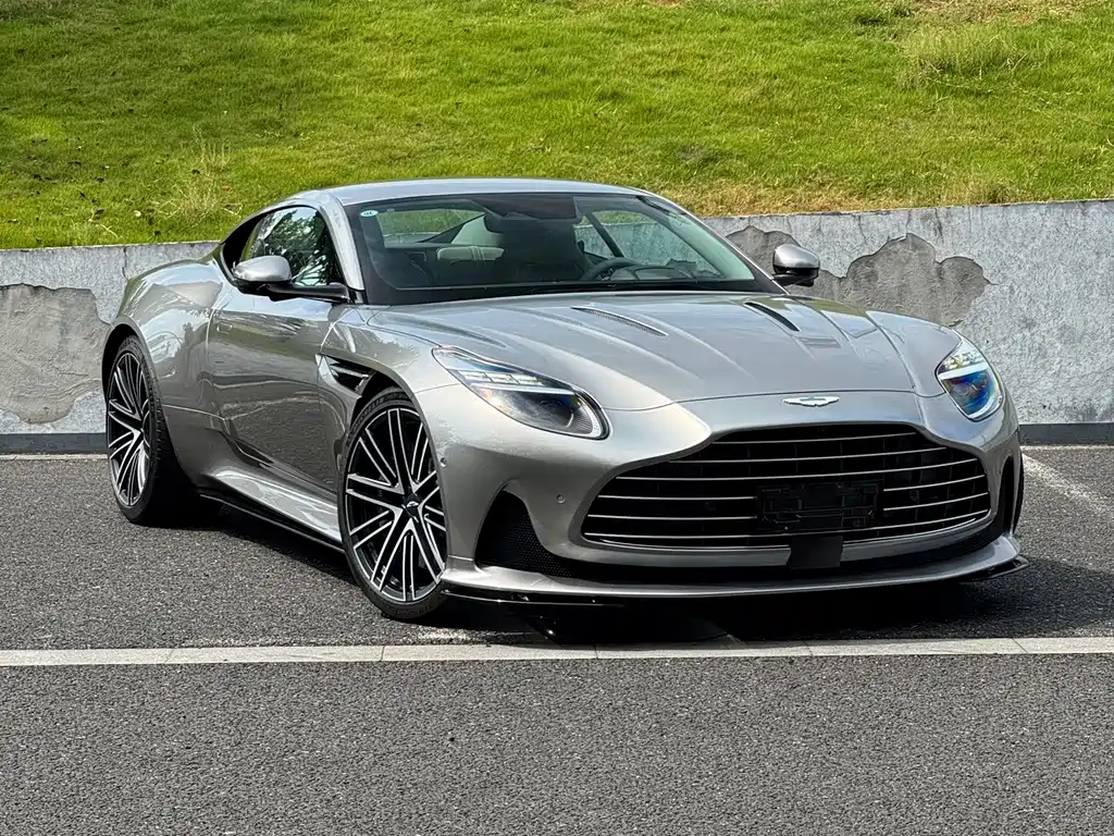 Aston Martin DB12 — фото 4